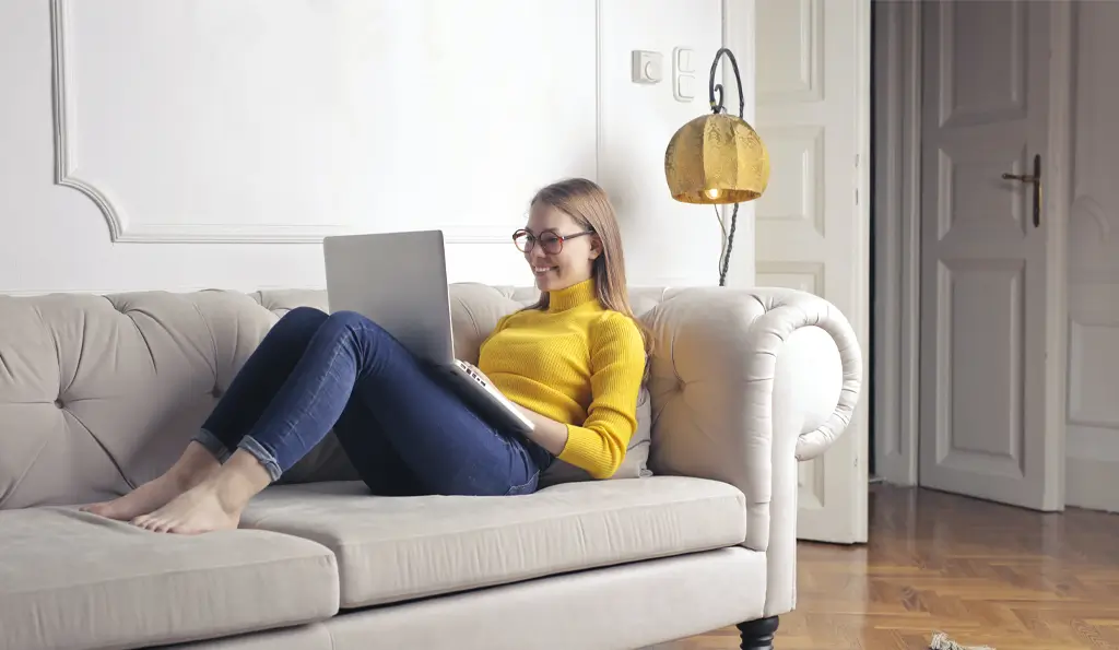 Almofada de Encosto Solta no Sofá: Flexibilidade e Design em Foco