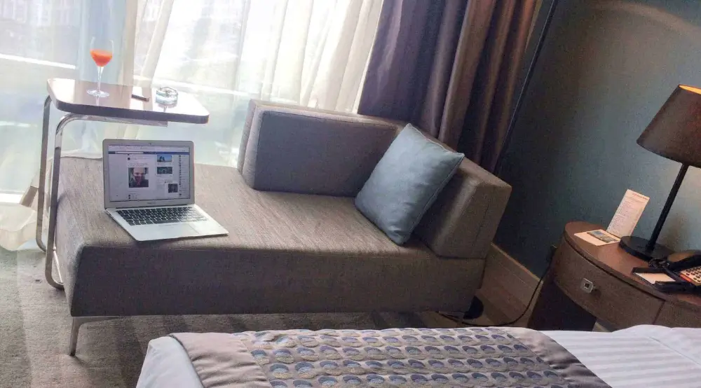 Almofada de Organza para Sofá: Leveza e Transparência para Sua Decoração