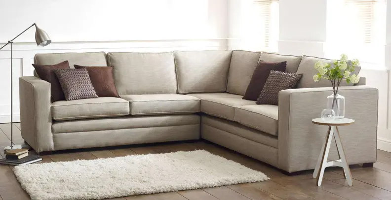 Como combinar o sofá 3 lugares com a decoração da sua sala Como combinar o sofá 3 lugares com a decoração da sua sala