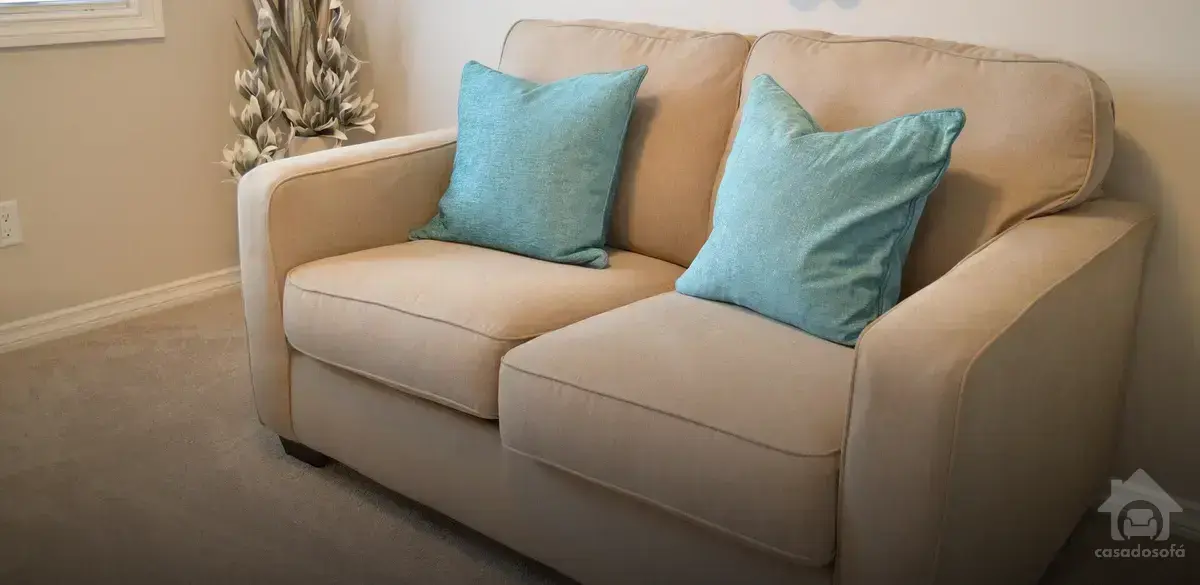 Conheça as cores de sofá em alta que estão fazendo sucesso