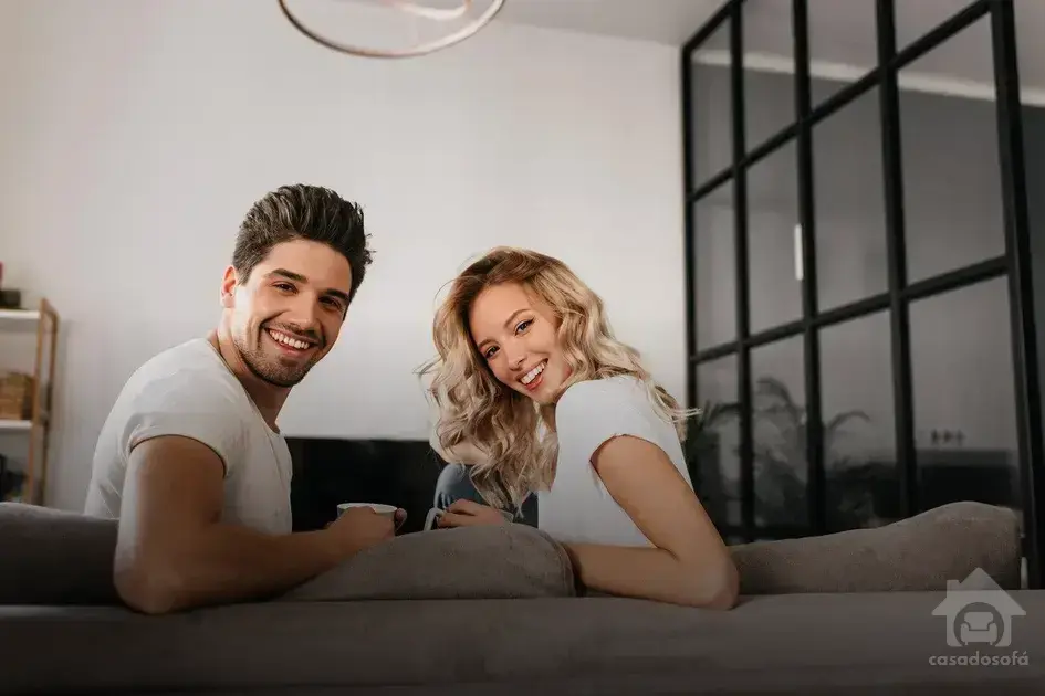 Os materiais necessários para um sofá de alvenaria com almofadas