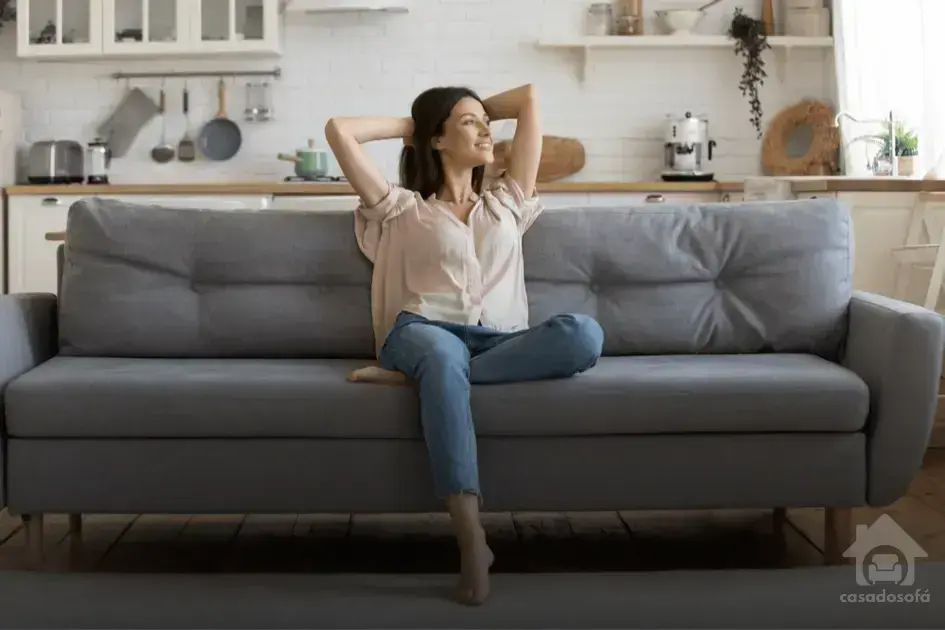 4 - Dicas de decoração com sofás em tons metálicos