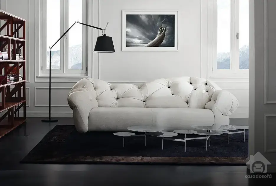 Como combinar o sofá ideal com outros móveis da sala pequena