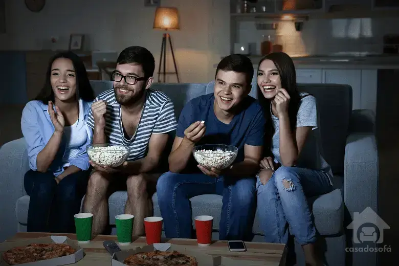 Como escolher a cortina ideal para o sofá cinza