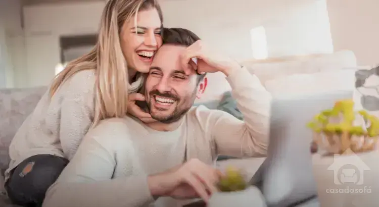 Como higienizar seu sofá de tecido de forma rápida e fácil