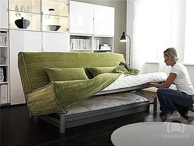 Como utilizar a poltrona decorativa como ponto focal na decoração da sala.