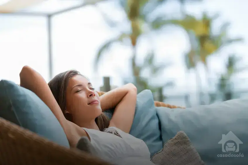 Conheça os diferentes estilos de mantas para sofá