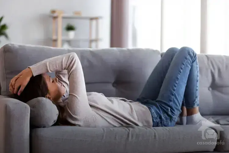 Considere o conforto e a durabilidade do sofá antes de fazer a compra