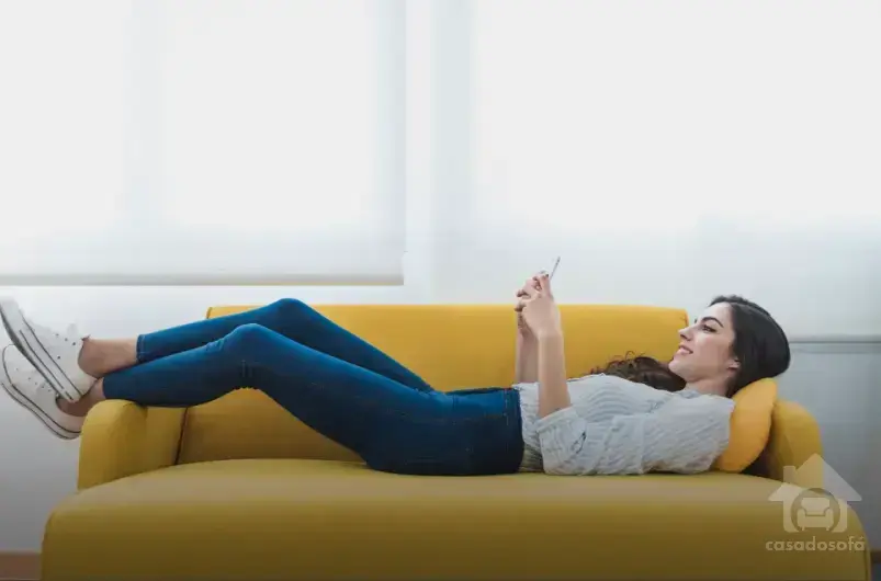 Contraste de cores: como combinar diferentes tons em um só sofá