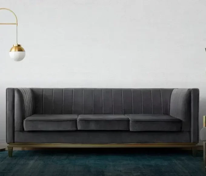Cortinas Leves: O Toque de Frescor para Salas com Sofá Cinza no Verão