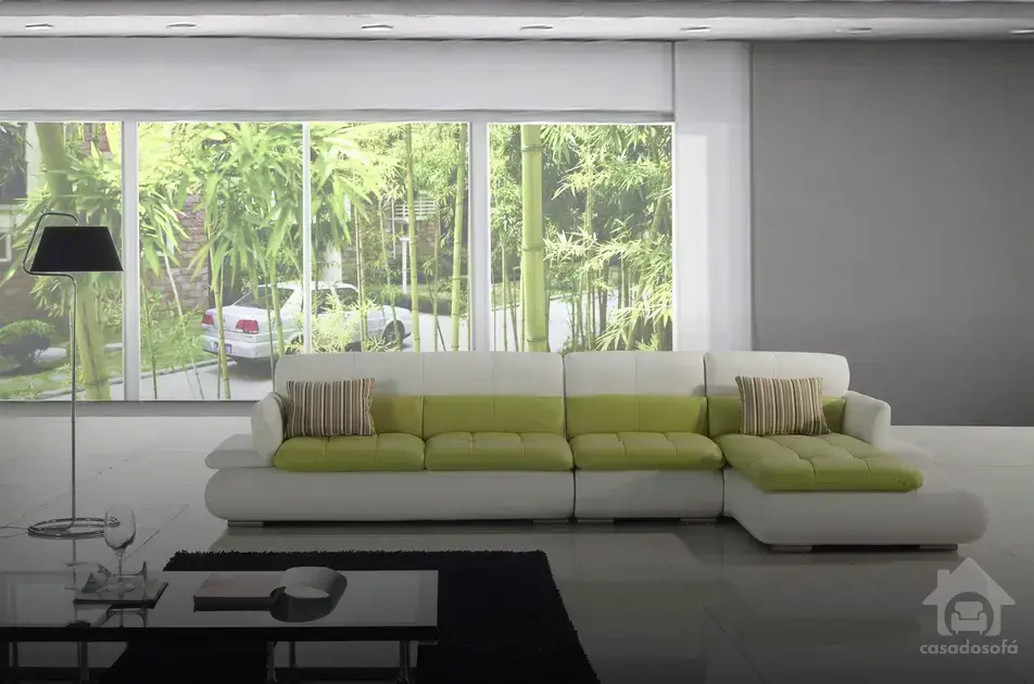 Cortinas que harmonizam com sofás cinzas
