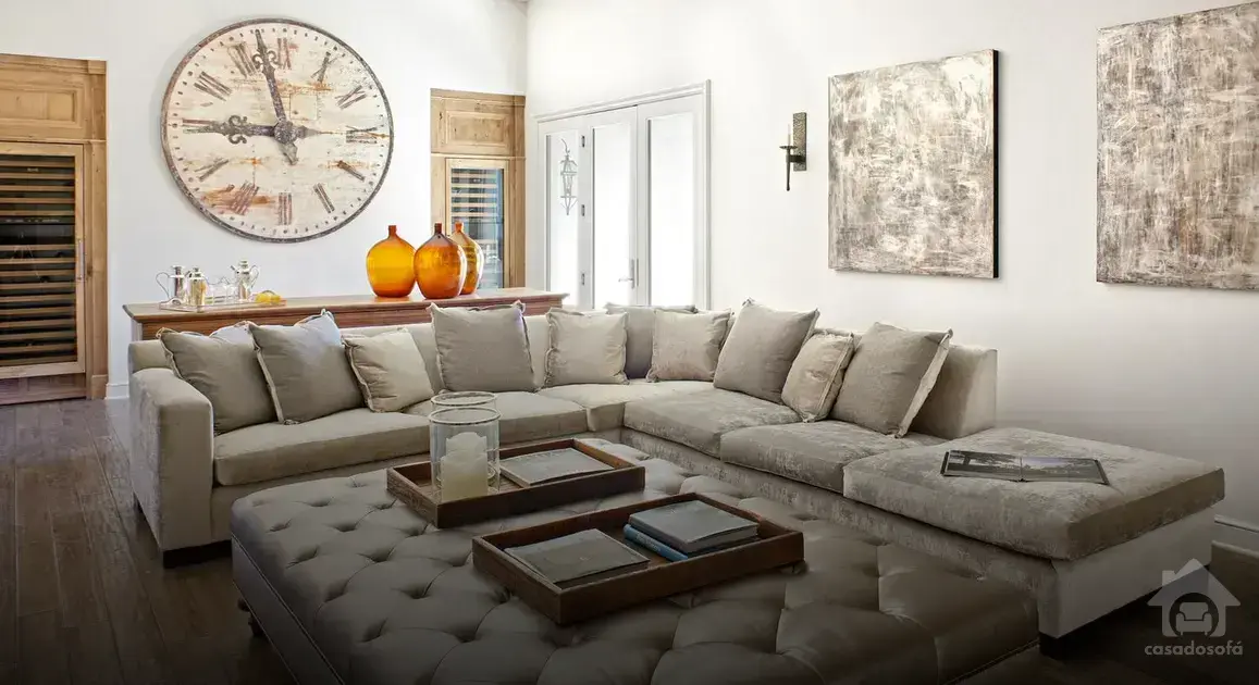 Ideias criativas para decorar o espaço ao redor do sofá na sala de estar