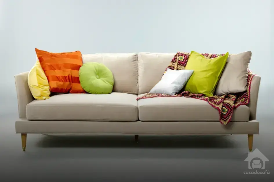 Ideias criativas para decorar o sofá com mantas