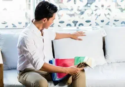 O conforto das poltronas modernas em destaque