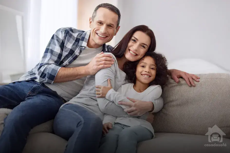 O poder do sofá verde musgo para criar um ambiente acolhedor e elegante na sala