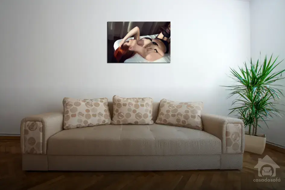 Produtos eficazes para remover tinta de caneta do sofá