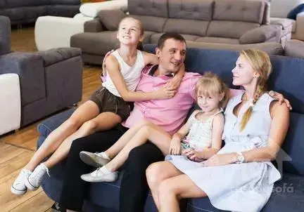 Quais são os problemas de ficar muito perto da TV?