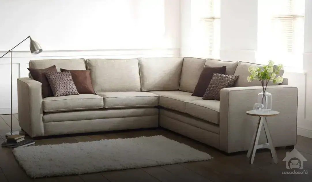 Qual o tipo de sofá mais resistente?