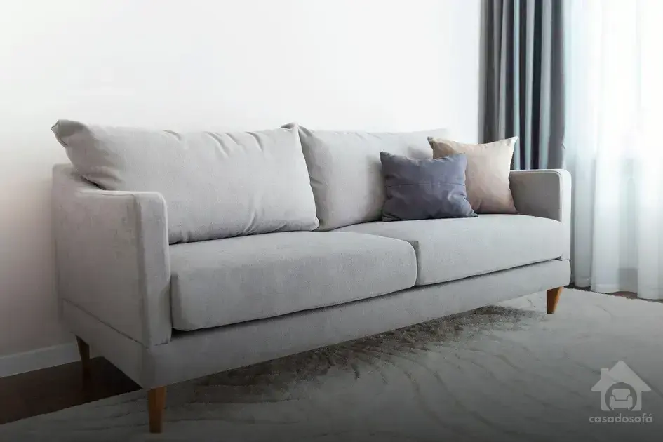 Qual o tipo de sofá mais resistente?