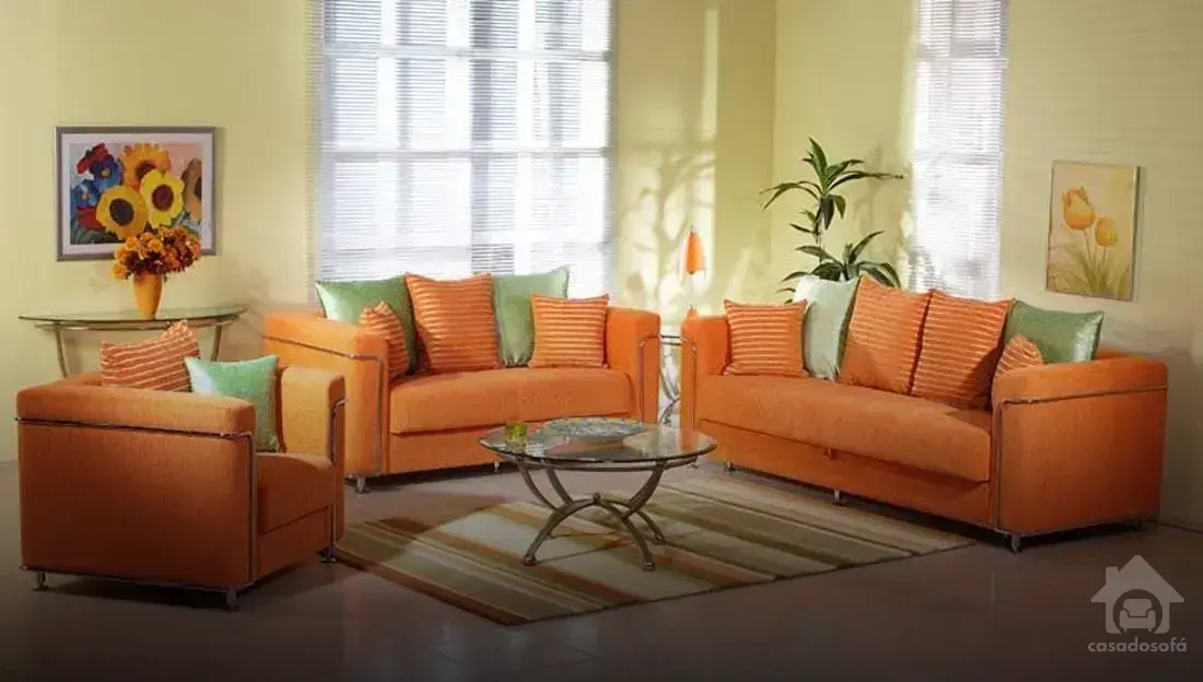 Qual tecido oferece mais conforto: Suede ou veludo?