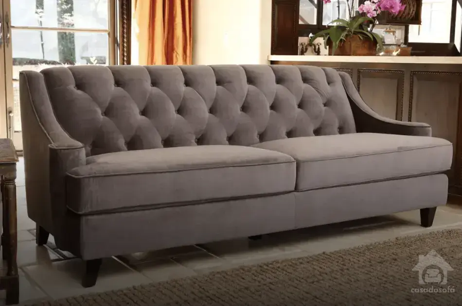 Sofá cor chumbo claro