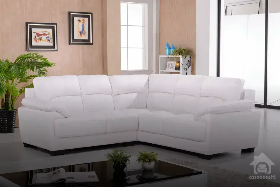 Sofá para salas pequenas nas festas: como evitar o acúmulo de objetos e garantir um espaço confortável