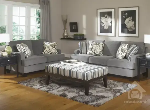 Sofá Pequeno Grande Estilo: Dicas Essenciais para Ambientes Compactos