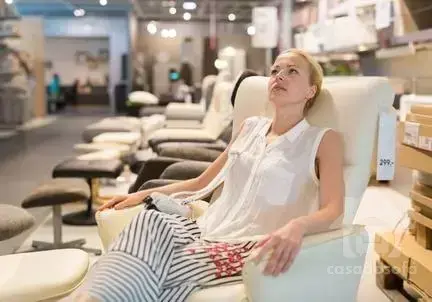 Sofás branco e preto: O toque de elegância que falta ao ambiente