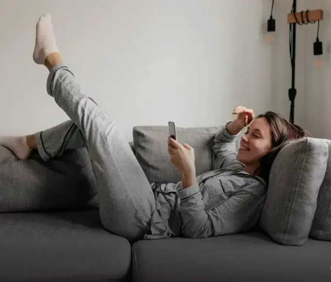 Sofisticação Bege: Combinações com Sofás Cinza que Arrasam