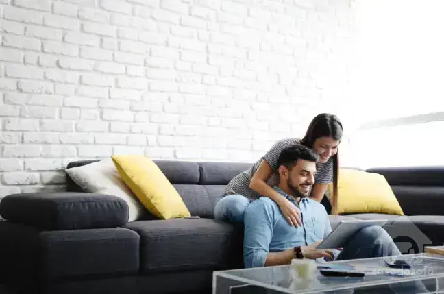 Suede vs Veludo: Descubra o Tecido Perfeito para o Seu Sofá