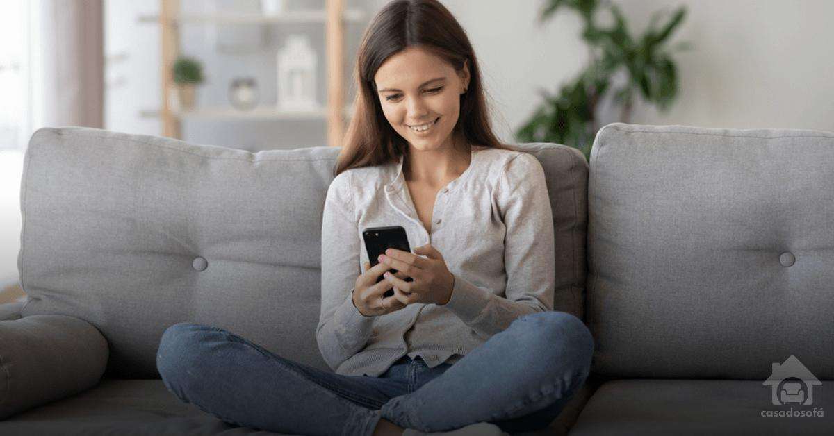 Dicas para combinar o sofá com chaise e puff na decoração